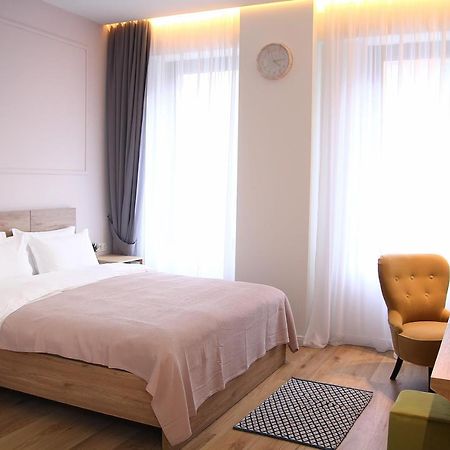 Parilament On Rustaveli 4 Rooms Тбилиси Екстериор снимка