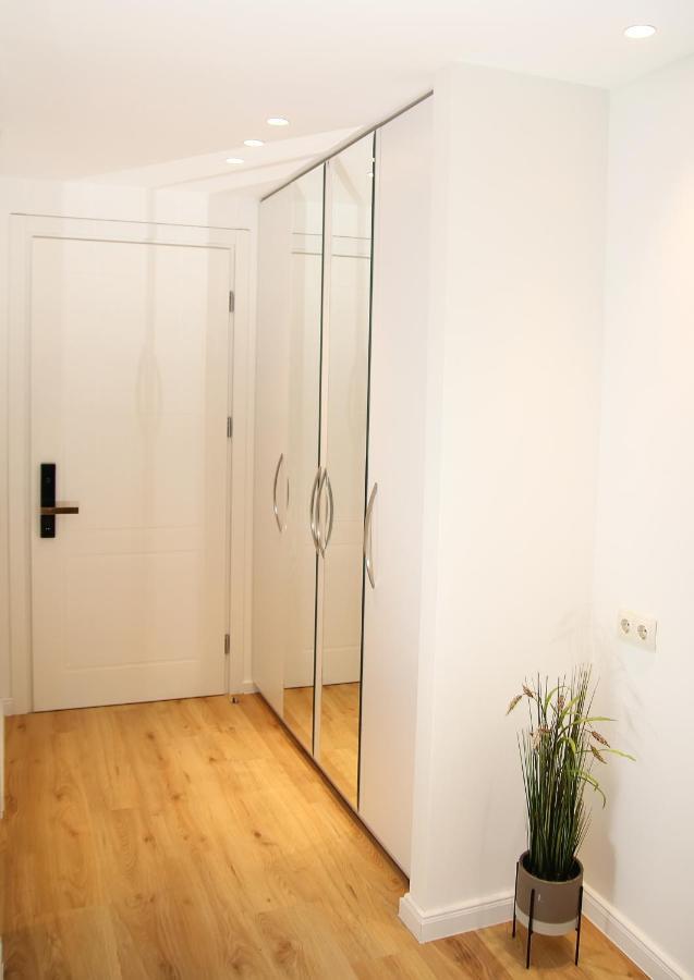 Parilament On Rustaveli 4 Rooms Тбилиси Екстериор снимка