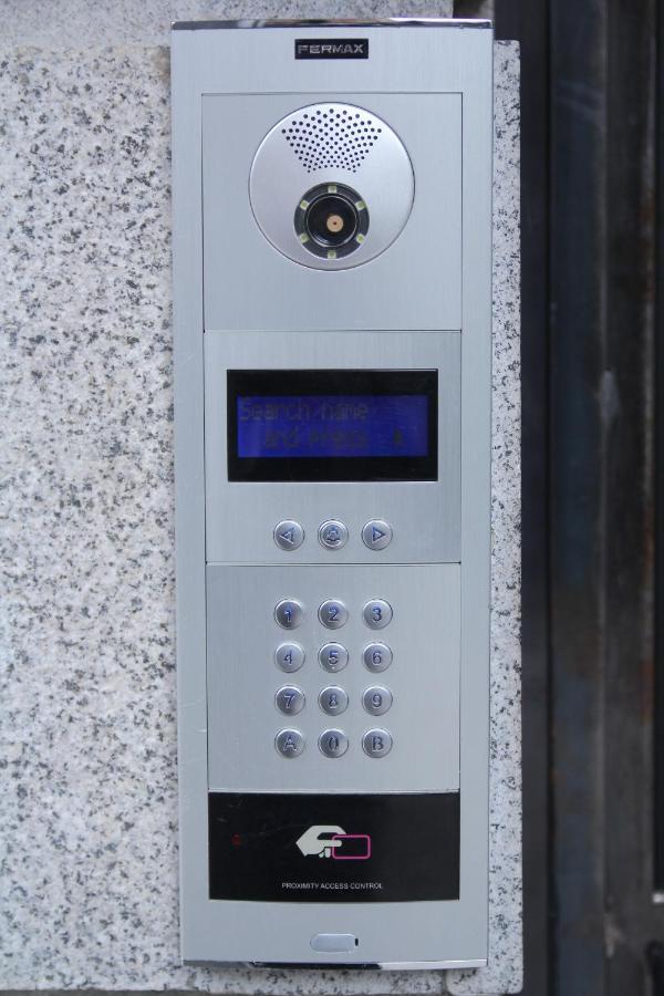 Parilament On Rustaveli 4 Rooms Тбилиси Екстериор снимка