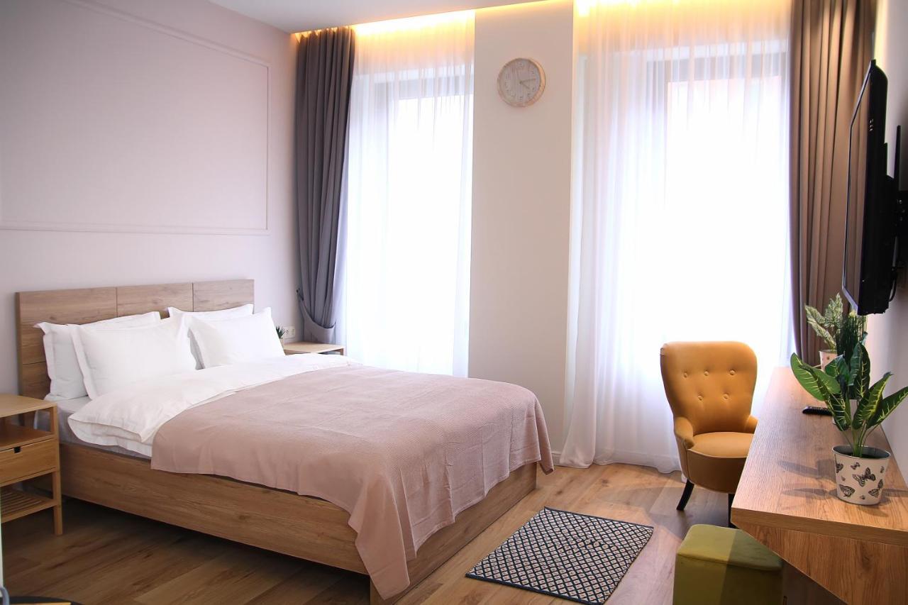 Parilament On Rustaveli 4 Rooms Тбилиси Екстериор снимка