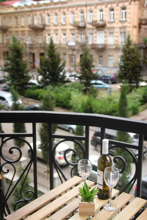 Parilament On Rustaveli 4 Rooms Тбилиси Екстериор снимка