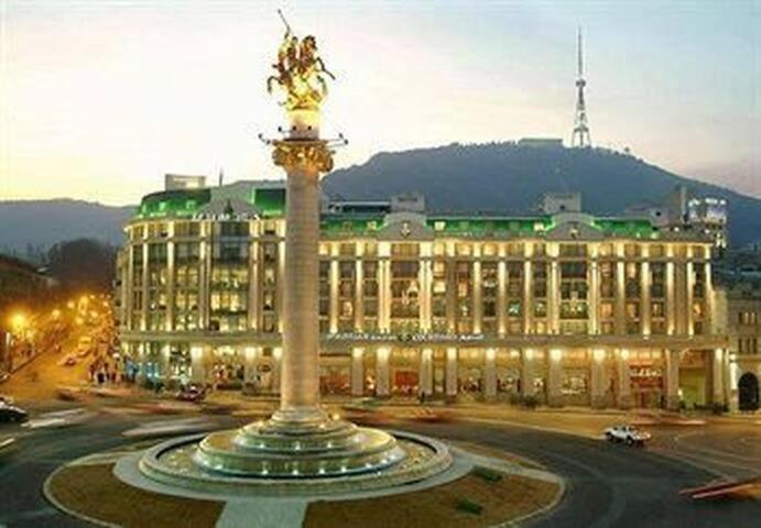 Parilament On Rustaveli 4 Rooms Тбилиси Екстериор снимка